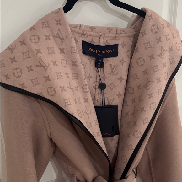Louis Vuitton Signature Short Hooded Wrap Coat - Picture 2 of 11